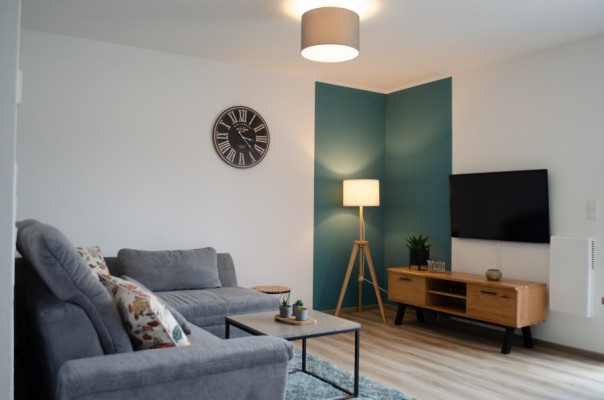 Wohnbereich mit Smart-TV